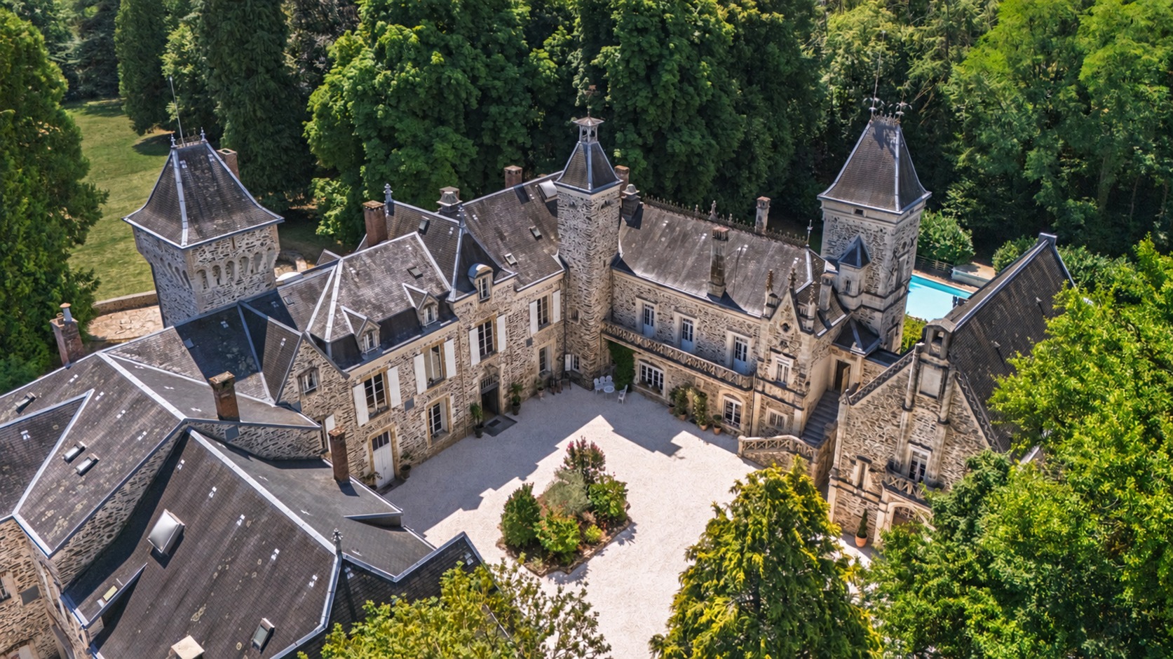 Aerial view of Château d’Oche and its courtyard