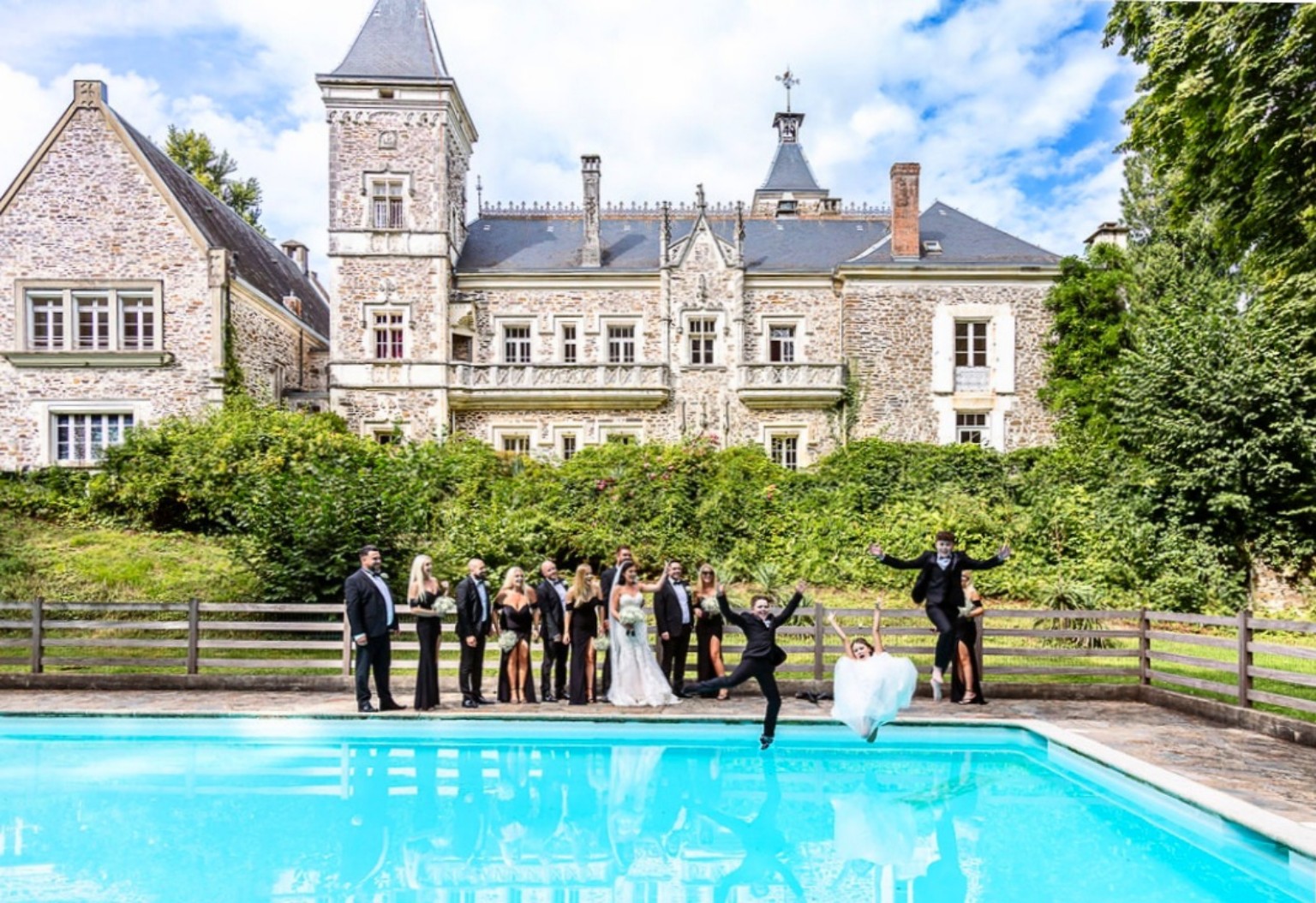 The swimming pool and château grounds at Château d’Oche