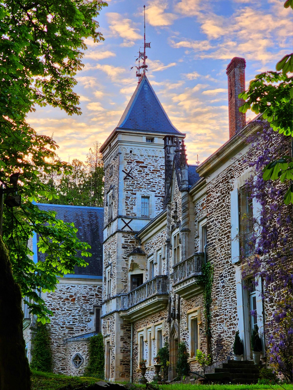 Château d’Oche in evening light