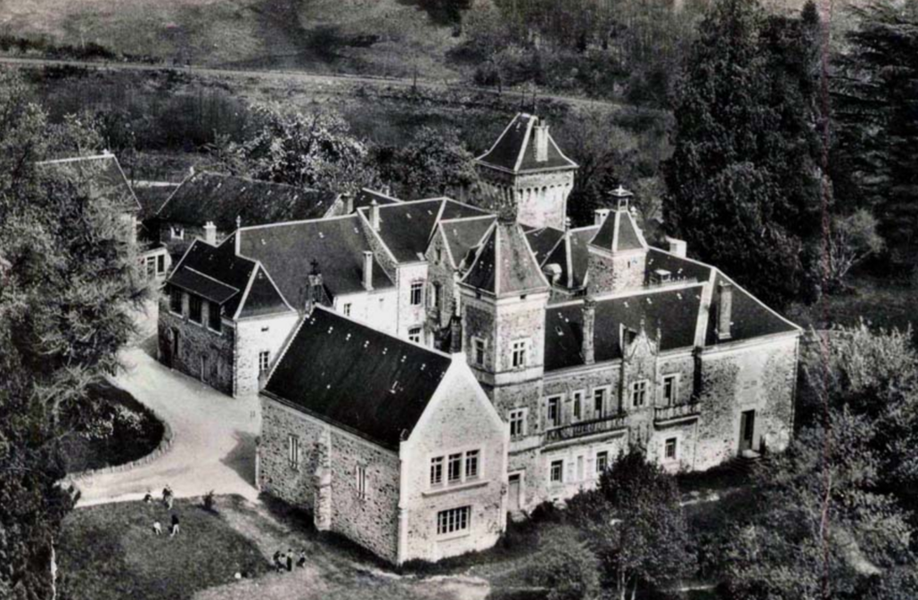 Historic aerial photograph of Château d’Oche